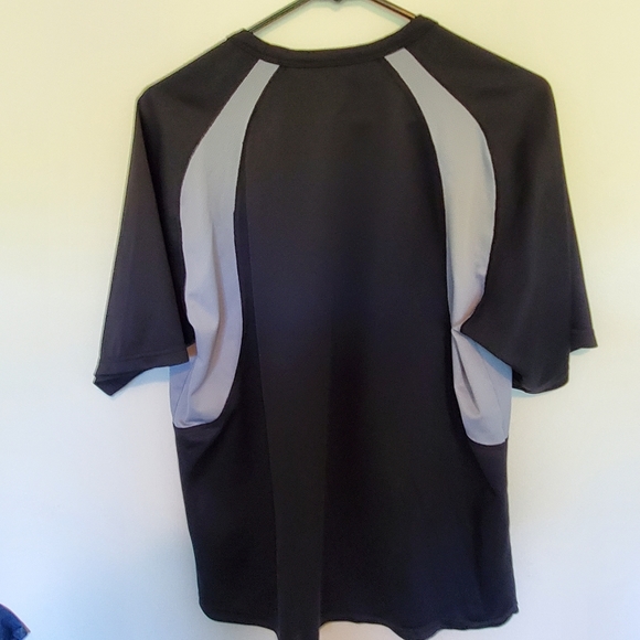 3 Nike dry fit shirts - Picture 6 of 9